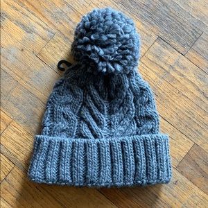 Women’s G.H. Bass & Co. gray beanie